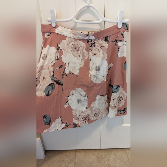 Dynamite, dusty rose floral skirt - Picture 2 of 3